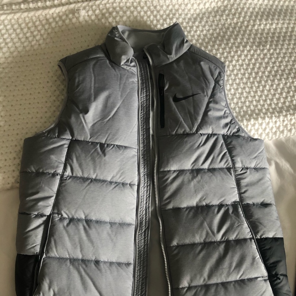 Men’s large Nike vest ( new with tags)